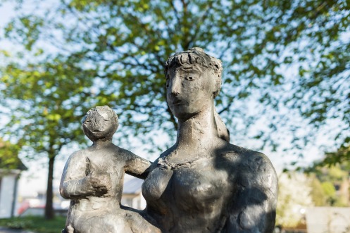 Skulptur_Mutter mit Kind